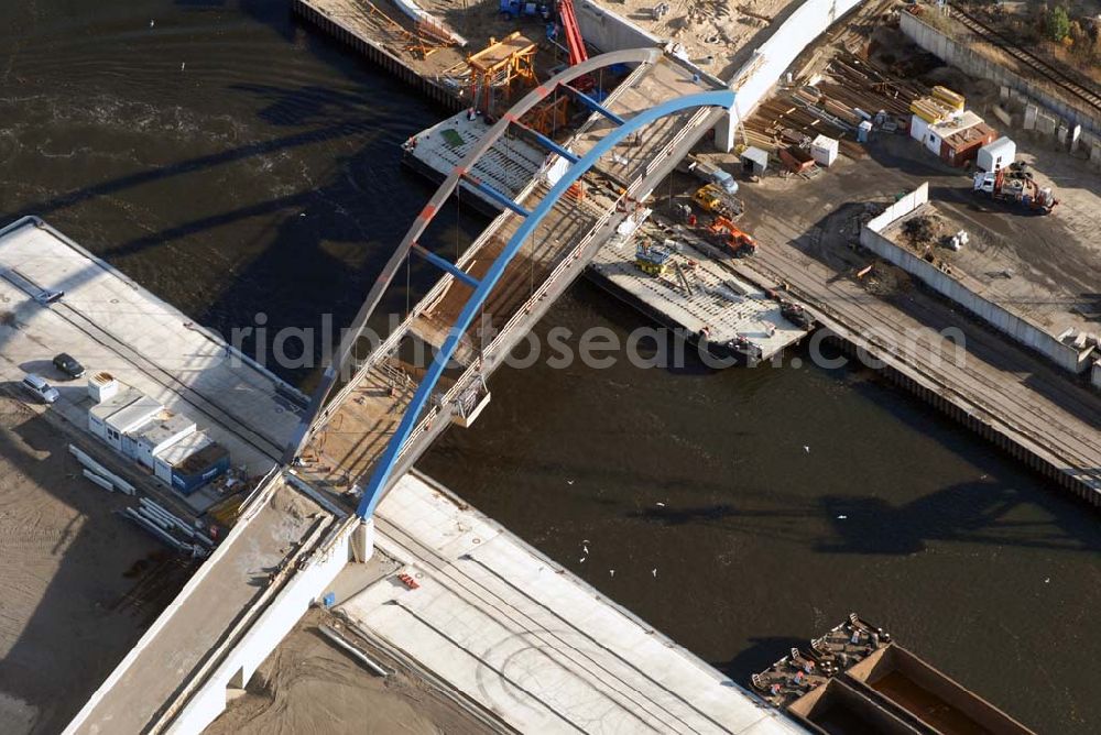 Aerial photograph Königs Wusterhausen - Blick auf die Brücke über den Nottekanal am Binnenhafen Königs Wusterhausen. Der Nottekanal ist schiffbar und hat drei Schleusen. Zwischen dem Bahnhof KW und der Dahme ist der Nottekanal zum Binnenhafen ausgebaut. Baufirma: Bateg Ingenieurbau GmbH, Herr Richter (0163/3002971), Heerstr. 16, 14052 Berlin Tel. +49 (30) 301 293 - 0 - Fax +49 (30) 301 293 - 40 - E-mail: info@bateg.de