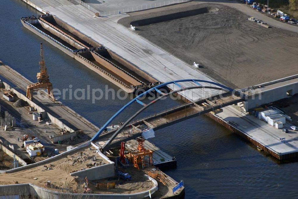 Königs Wusterhausen from the bird's eye view: Blick auf die Brücke über den Nottekanal am Binnenhafen Königs Wusterhausen. Der Nottekanal ist schiffbar und hat drei Schleusen. Zwischen dem Bahnhof KW und der Dahme ist der Nottekanal zum Binnenhafen ausgebaut. Baufirma: Bateg Ingenieurbau GmbH, Herr Richter (0163/3002971), Heerstr. 16, 14052 Berlin Tel. +49 (30) 301 293 - 0 - Fax +49 (30) 301 293 - 40 - E-mail: info@bateg.de