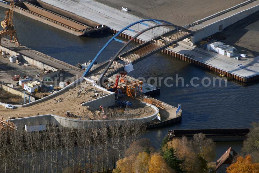 Königs Wusterhausen from above - Blick auf die Brücke über den Nottekanal am Binnenhafen Königs Wusterhausen. Der Nottekanal ist schiffbar und hat drei Schleusen. Zwischen dem Bahnhof KW und der Dahme ist der Nottekanal zum Binnenhafen ausgebaut. Baufirma: Bateg Ingenieurbau GmbH, Herr Richter (0163/3002971), Heerstr. 16, 14052 Berlin Tel. +49 (30) 301 293 - 0 - Fax +49 (30) 301 293 - 40 - E-mail: info@bateg.de