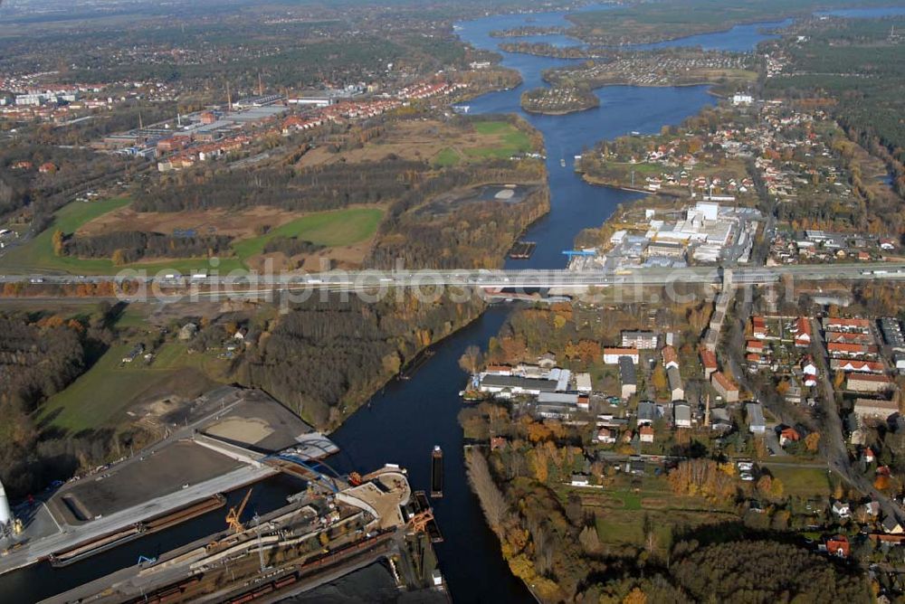 Aerial photograph Königs Wusterhausen - Blick auf die Brücke über den Nottekanal am Binnenhafen Königs Wusterhausen. Der Nottekanal ist schiffbar und hat drei Schleusen. Zwischen dem Bahnhof KW und der Dahme ist der Nottekanal zum Binnenhafen ausgebaut. Baufirma: Bateg Ingenieurbau GmbH, Herr Richter (0163/3002971), Heerstr. 16, 14052 Berlin Tel. +49 (30) 301 293 - 0 - Fax +49 (30) 301 293 - 40 - E-mail: info@bateg.de