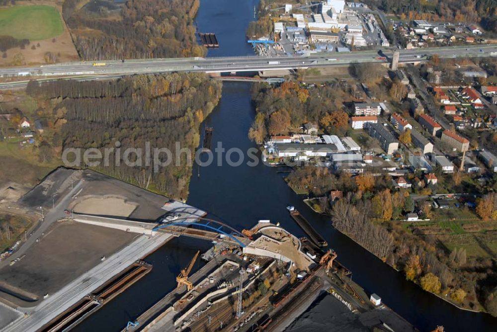 Königs Wusterhausen from above - Blick auf die Brücke über den Nottekanal am Binnenhafen Königs Wusterhausen. Der Nottekanal ist schiffbar und hat drei Schleusen. Zwischen dem Bahnhof KW und der Dahme ist der Nottekanal zum Binnenhafen ausgebaut. Baufirma: Bateg Ingenieurbau GmbH, Herr Richter (0163/3002971), Heerstr. 16, 14052 Berlin Tel. +49 (30) 301 293 - 0 - Fax +49 (30) 301 293 - 40 - E-mail: info@bateg.de