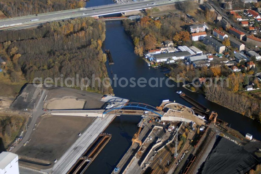 Königs Wusterhausen from the bird's eye view: Blick auf die Brücke über den Nottekanal am Binnenhafen Königs Wusterhausen. Der Nottekanal ist schiffbar und hat drei Schleusen. Zwischen dem Bahnhof KW und der Dahme ist der Nottekanal zum Binnenhafen ausgebaut. Baufirma: Bateg Ingenieurbau GmbH, Herr Richter (0163/3002971), Heerstr. 16, 14052 Berlin Tel. +49 (30) 301 293 - 0 - Fax +49 (30) 301 293 - 40 - E-mail: info@bateg.de