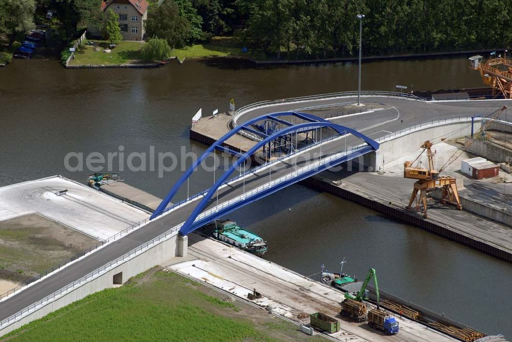 Aerial image Königs Wusterhausen - Blick auf die fertige Neubau-Brücke über den Nottekanal am Binnenhafen Königs Wusterhausen. Der Nottekanal ist schiffbar und hat drei Schleusen. Zwischen dem Bahnhof KW und der Dahme ist der Nottekanal zum Binnenhafen ausgebaut. Baufirma: Bateg Ingenieurbau GmbH, Herr Richter (0163/3002971), Heerstr. 16, 14052 Berlin Tel. +49 (30) 301 293 - 0 - Fax +49 (30) 301 293 - 40 - E-mail: info@bateg.de