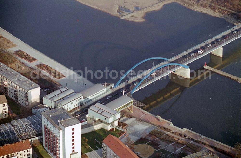 Frankfurt-Oder from the bird's eye view: 18.12.2003 Brücke über die Oder, Frankfurt-Oder