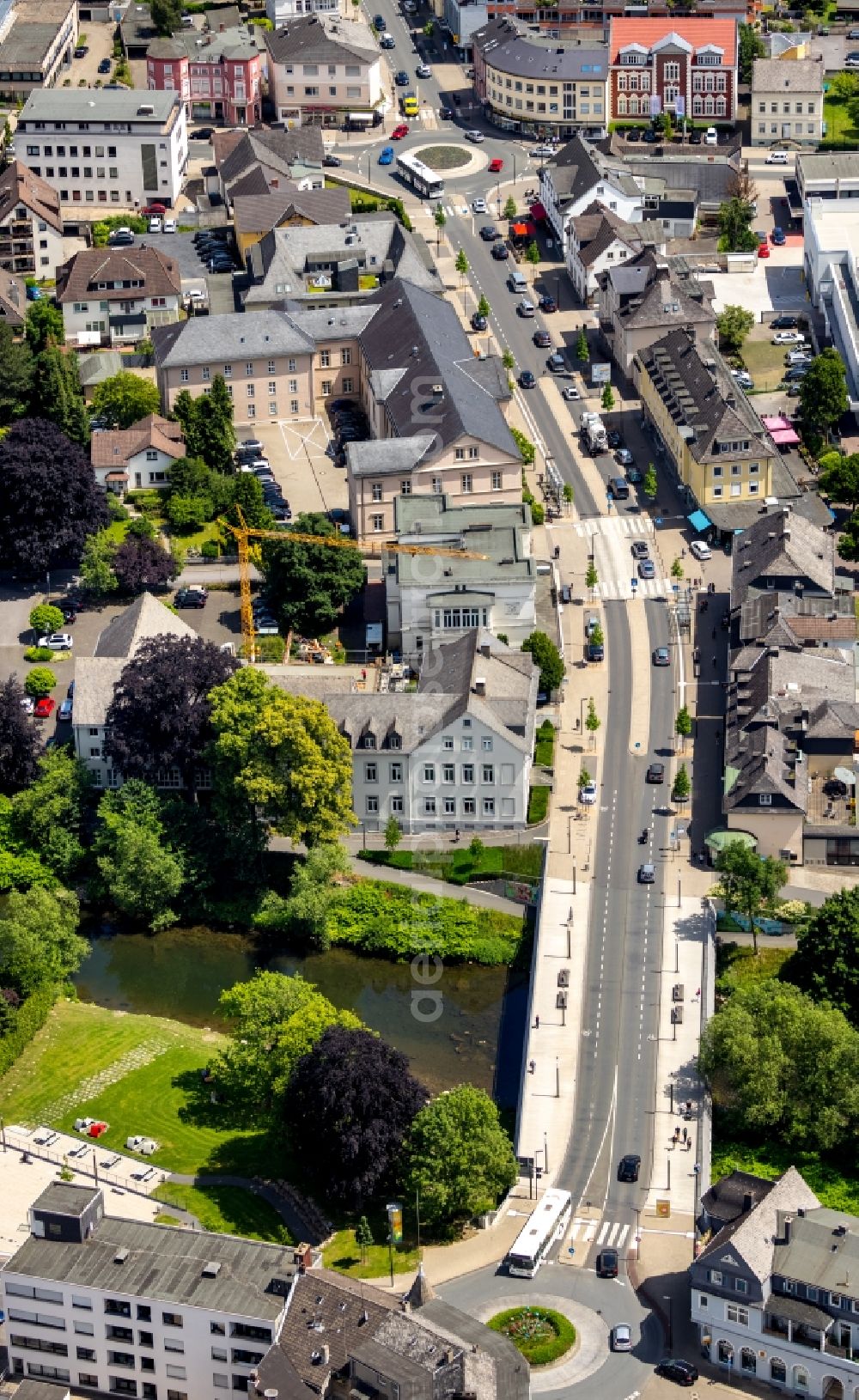 Aerial image Arnsberg - River - bridge structure Brueckenplatz over the Ruhr in Arnsberg in the Sauerland in the state North Rhine-Westphalia, Germany