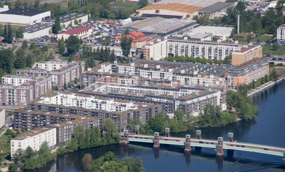 Aerial photograph Berlin - Bridge over the river Havel at the Water Town of Spandau in Berlin