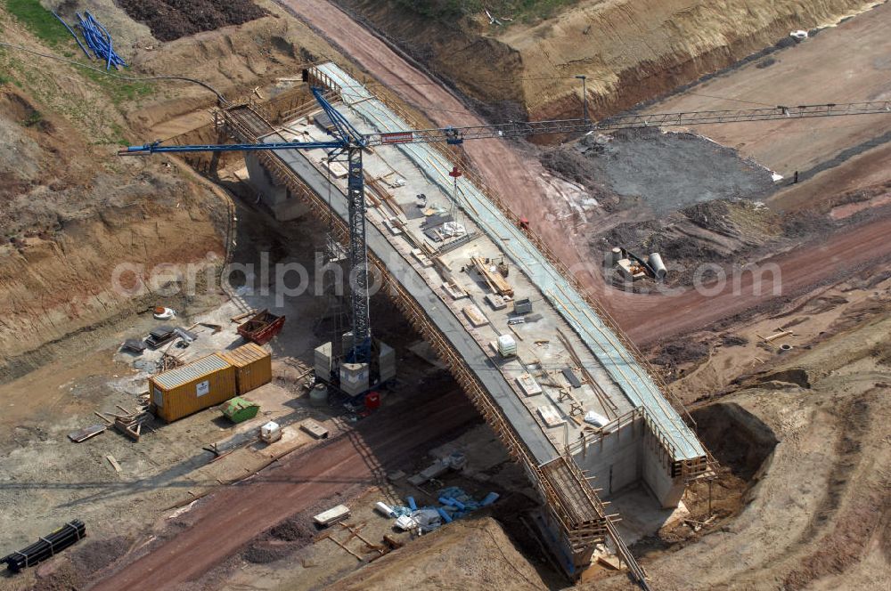 Hastrungsfeld from the bird's eye view: Blick auf die Baustelle der Strassenbrücke zwischen Hastrungsfeld und Burla welche über die A4 führt. Der Neubau ist Teil des Projekt Nordverlegung / Umfahrung Hörselberge der Autobahn E40 / A4 in Thüringen bei Eisenach. Durchgeführt werden die im Zuge dieses Projektes notwendigen Arbeiten unter an derem von den Mitarbeitern der Niederlassung Weimar der EUROVIA Verkehrsbau Union sowie der Niederlassungen Abbruch und Erdbau, Betonstraßenbau, Ingenieurbau und TECO Schallschutz der EUROVIA Beton sowie der DEGES.