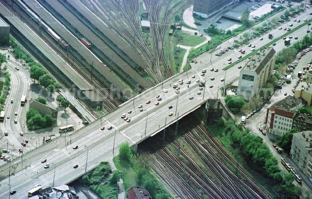 Berlin-Lichtenberg from above - Brücke der B1 in am Bhf.Berlin-Lichtenberg.