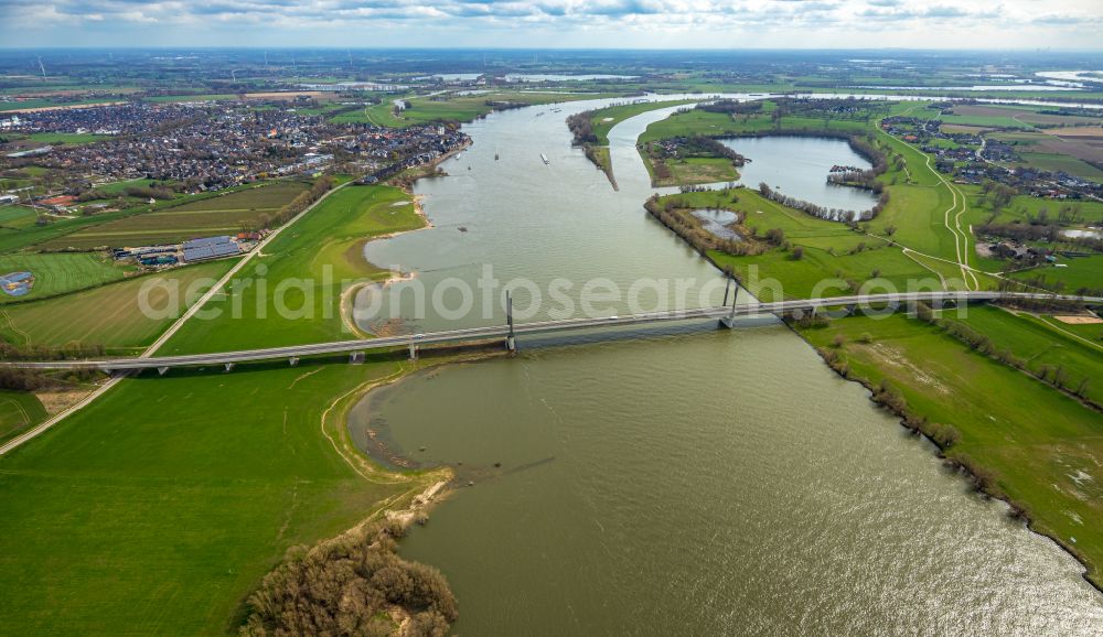 Aerial image Rees - River - bridge construction of the federal highway B67 across the river Rhine in Rees in the state of North Rhine-Westphalia