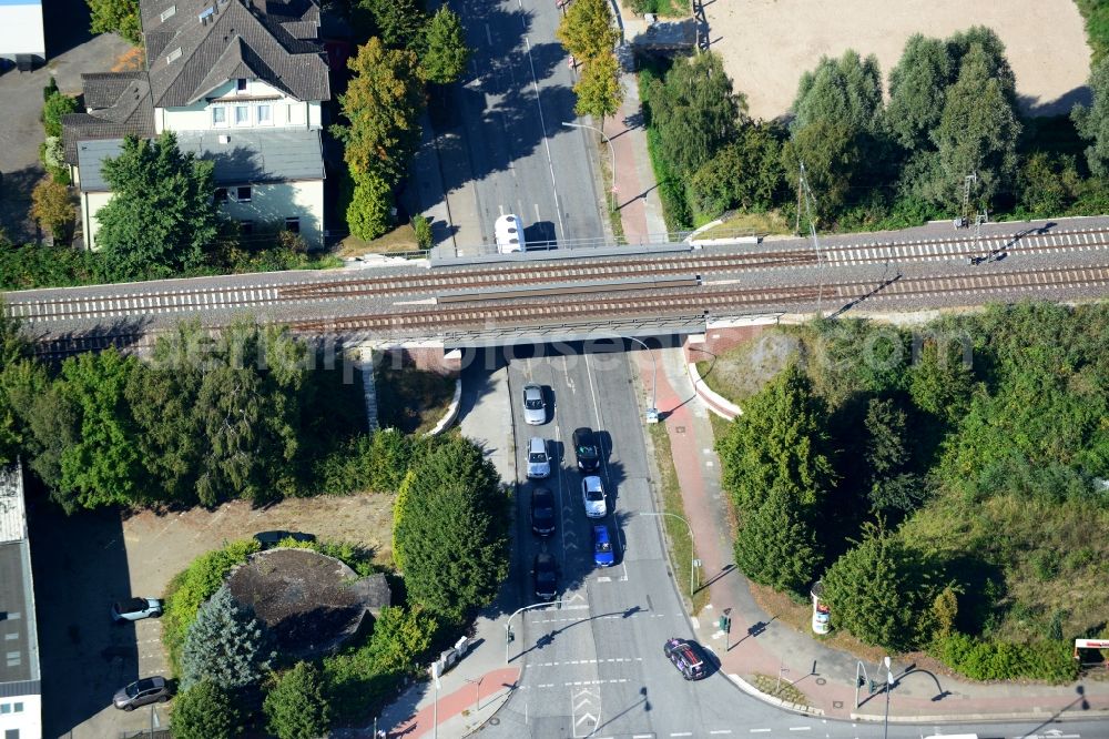 Aerial image Hamburg - Overpass railroad bridge over the Georg-Wilhelm-Strasse in Hamburg-Mitte / Wilhelmsburg. A project of the Hamburg Port Authority HPA