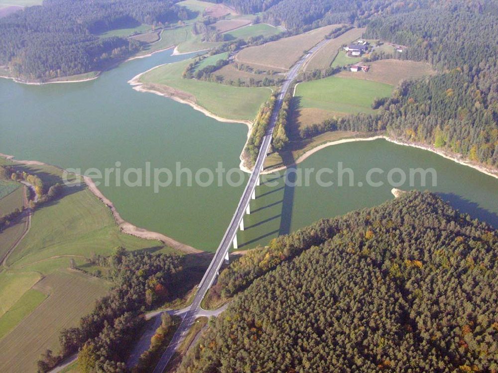 Aerial image Neunburg vorm Wald - Der von der Schwarzach seit 1974 gespeiste Eixendorfer Stausee hat eine Länge von 6,5 km und wird von der Staatsstraßenbrücke mit 360 m überspannt. Sie dient dem Hochwasserschutz, der Niedrigwasseraufhöhung (Wasserregulierung), der Stromerzeugung aus Wasserkraft und der Freizeiterholung und wurde am 19. November 1975 in Betrieb genommen.