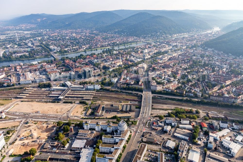 Heidelberg from the bird's eye view: Bridge to district Weststadt between central station and Neckar river in Heidelberg in the state Baden-Wurttemberg, Germany