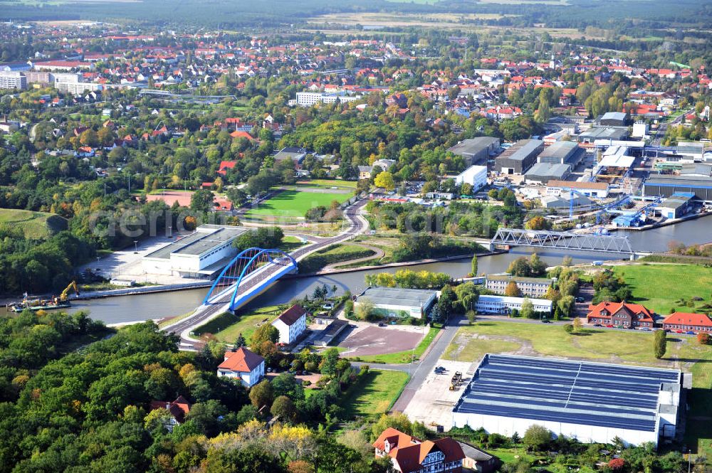 Aerial image Genthin - Blick auf die Friedensbrücke / Brücke des Friedens B16 (l) und die Eisenbahnbrücke Genthin-Jerichow B15 (r) über den Elbe-Havel-Kanal in Sachsen-Anhalt. Ein Projekt des WSV, Wasser- und Schifffahrtsverwaltung des Bundes. Bridges over the Elbe-Havel-Canal in Saxony-Anhalt.