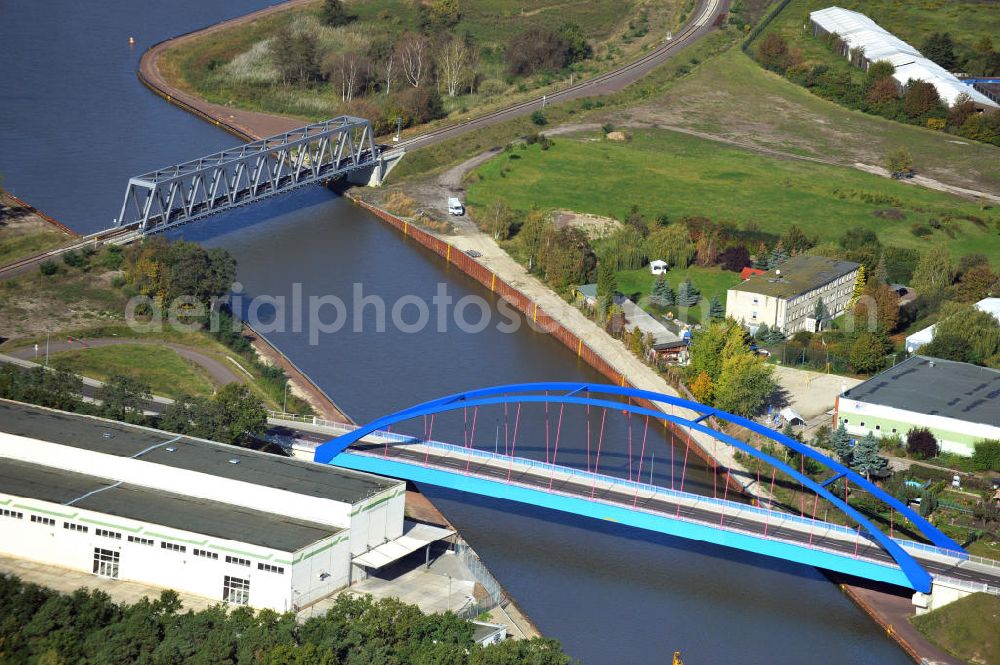 Aerial image Genthin - Blick auf die Friedensbrücke / Brücke des Friedens B16 (v) und die Eisenbahnbrücke Genthin-Jerichow B15 (h) über den Elbe-Havel-Kanal in Sachsen-Anhalt. Ein Projekt des WSV, Wasser- und Schifffahrtsverwaltung des Bundes. Bridges over the Elbe-Havel-Canal in Saxony-Anhalt.