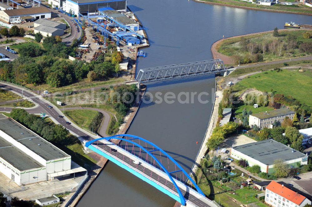 Aerial image Genthin - Blick auf die Friedensbrücke / Brücke des Friedens B16 (v) und die Eisenbahnbrücke Genthin-Jerichow B15 (h) über den Elbe-Havel-Kanal in Sachsen-Anhalt. Ein Projekt des WSV, Wasser- und Schifffahrtsverwaltung des Bundes. Bridges over the Elbe-Havel-Canal in Saxony-Anhalt.