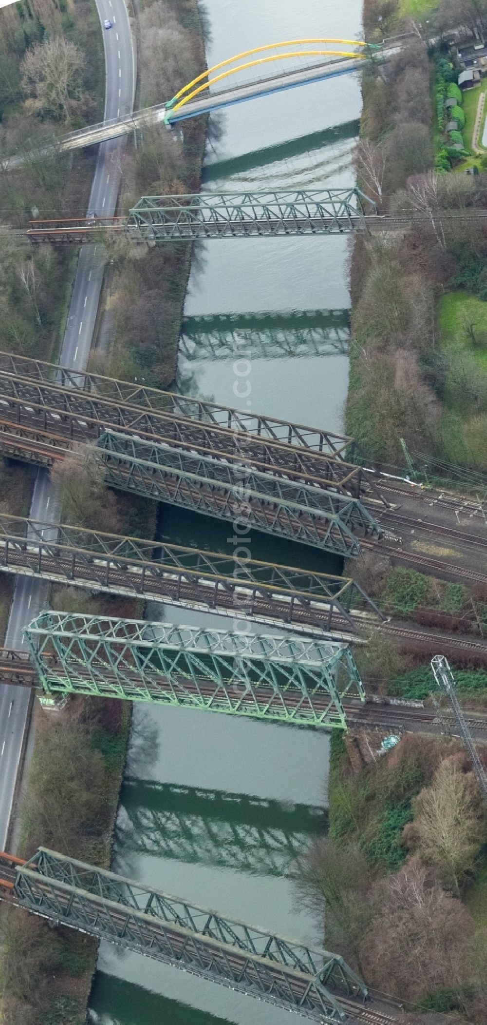 Duisburg from the bird's eye view: These span over the navigation channel at the town boundary of Duisburg to Mühlheim in the state North Rhine-Westphalia