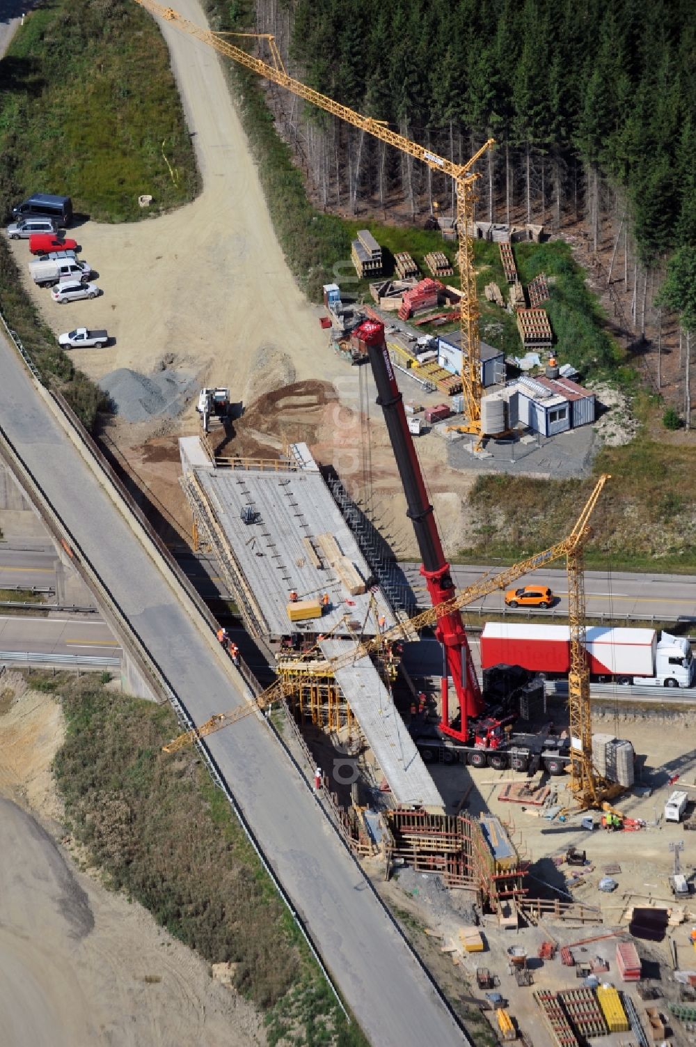 Aerial image Dittersdorf - Buildings and route of the motorway A9 motorway with four lanes now. Currently, reconstruction, expansion and new construction work is underway for the six-lane expansion of Highway 9 between Triptis and Schleiz by Wayss & Freytag Ingenieurbau and EUROVIA VINCI