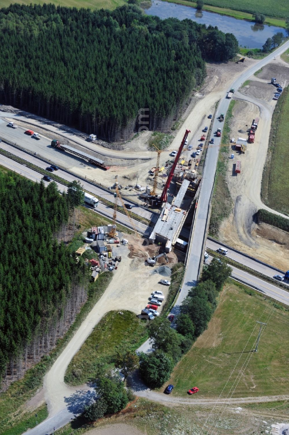 Dittersdorf from above - Buildings and route of the motorway A9 motorway with four lanes now. Currently, reconstruction, expansion and new construction work is underway for the six-lane expansion of Highway 9 between Triptis and Schleiz by Wayss & Freytag Ingenieurbau and EUROVIA VINCI