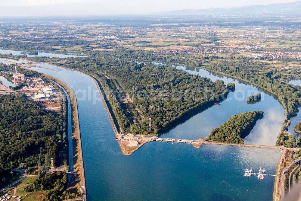 Aerial photograph Strasbourg - Island and nature reserve Ile du Rohrschollen in the river course of the Rhine river in Strasbourg in Grand Est, France