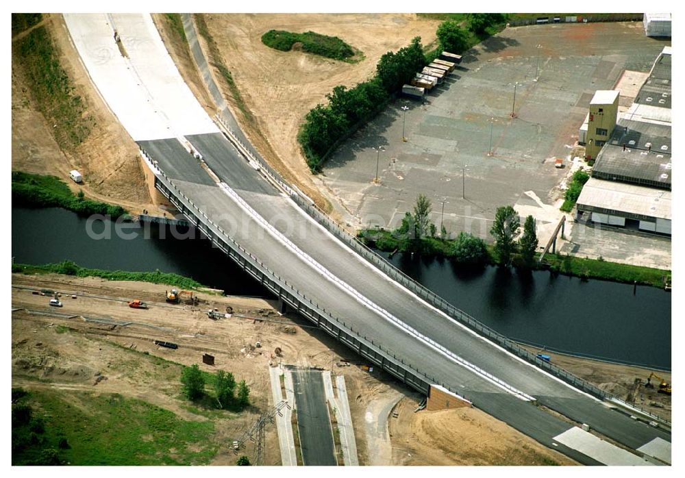 Aerial photograph Berlin Johannisthal - Brückenbau zur Stadtautobahn am Teltowkanal im Bereich des Hafens Rudow-Ost am Randes des Gelände des ehem Flugplatz Johannistal. Schälerbau Berlin GmbH