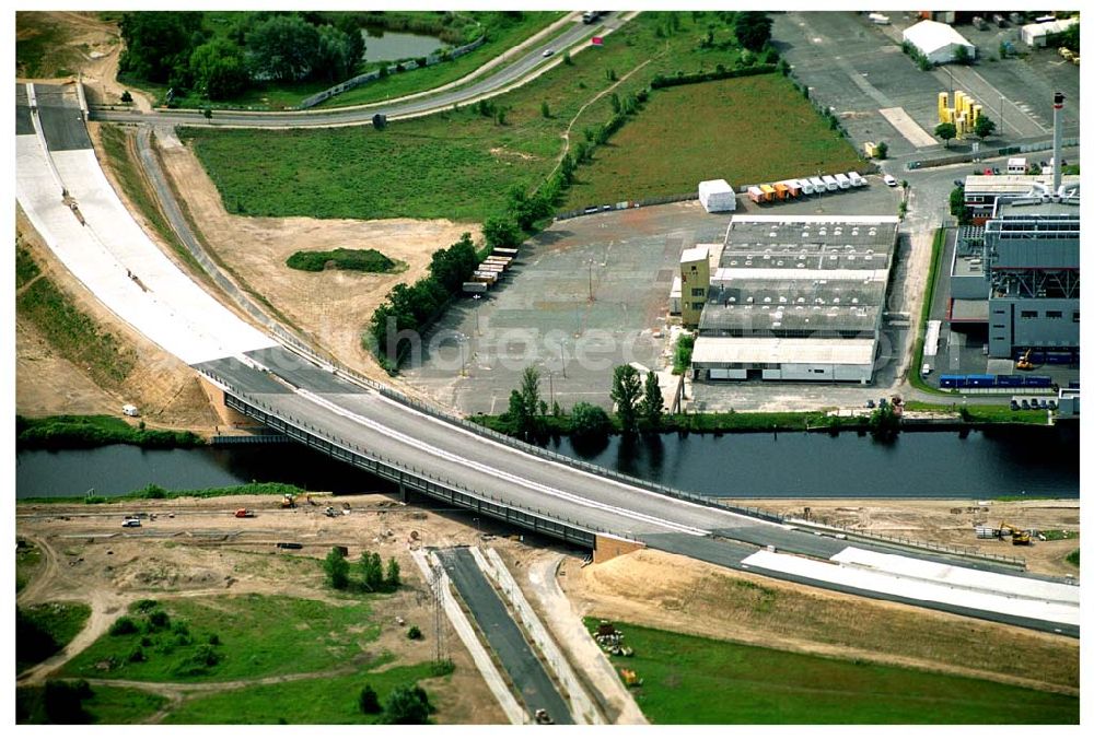 Berlin Johannisthal from the bird's eye view: Brückenbau zur Stadtautobahn am Teltowkanal im Bereich des Hafens Rudow-Ost am Randes des Gelände des ehem Flugplatz Johannistal. Schälerbau Berlin GmbH