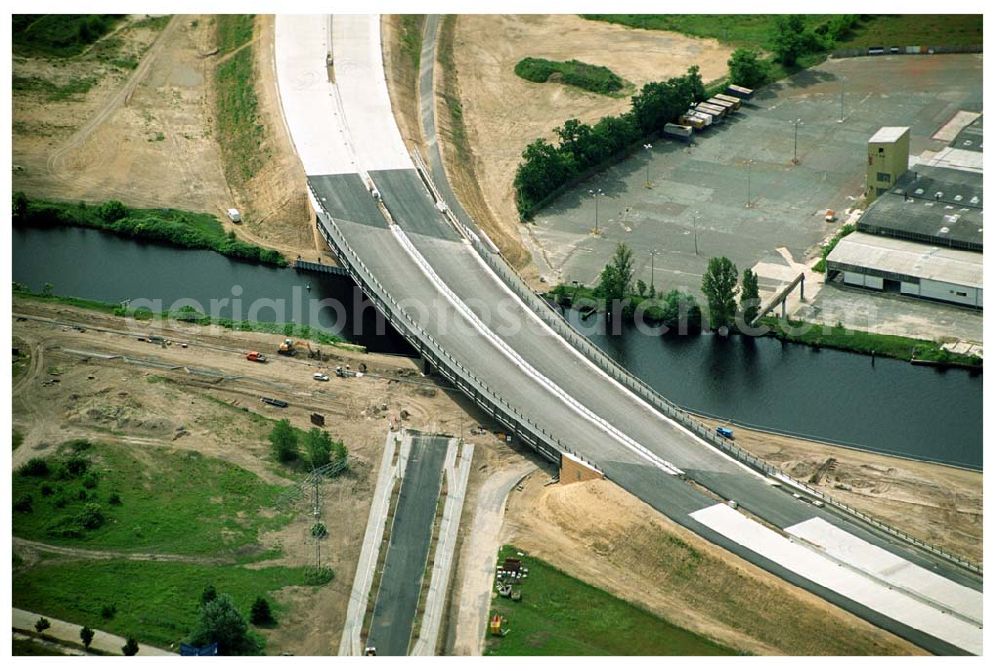 Aerial photograph Berlin Johannisthal - Brückenbau zur Stadtautobahn am Teltowkanal im Bereich des Hafens Rudow-Ost am Randes des Gelände des ehem Flugplatz Johannistal. Schälerbau Berlin GmbH