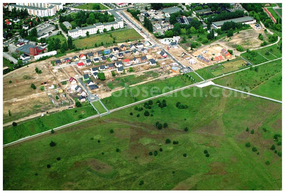 Berlin Johannisthal from above - Neubau von Einfamilienhäuseranam Gewerbe- und Entwicklungsgebiet WISTAS am ehem. Flugplatz Johannisthal