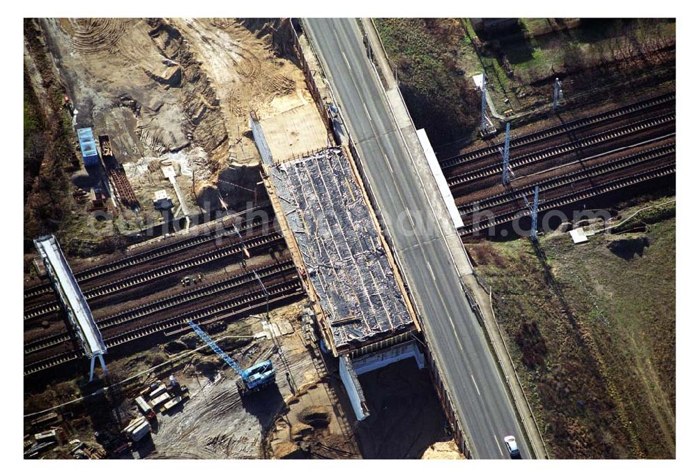 Mahlow / Brandenburg from the bird's eye view: Blick auf die Baustelle der Schälerbau Berlin GmbH an der Ortsumfahrung Mahlow am Gewerbegebiet.