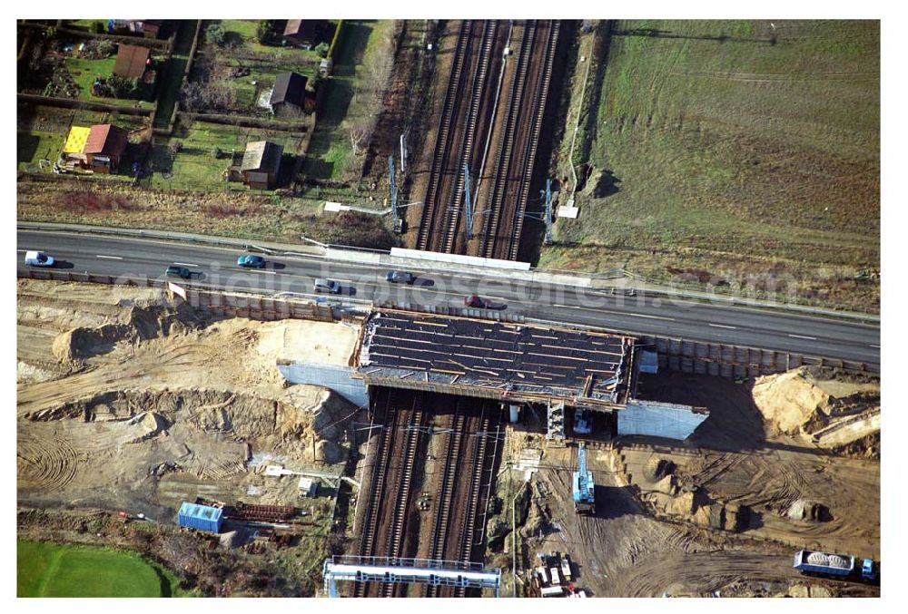 Mahlow / Brandenburg from the bird's eye view: Blick auf die Baustelle der Schälerbau Berlin GmbH an der Ortsumfahrung Mahlow am Gewerbegebiet.