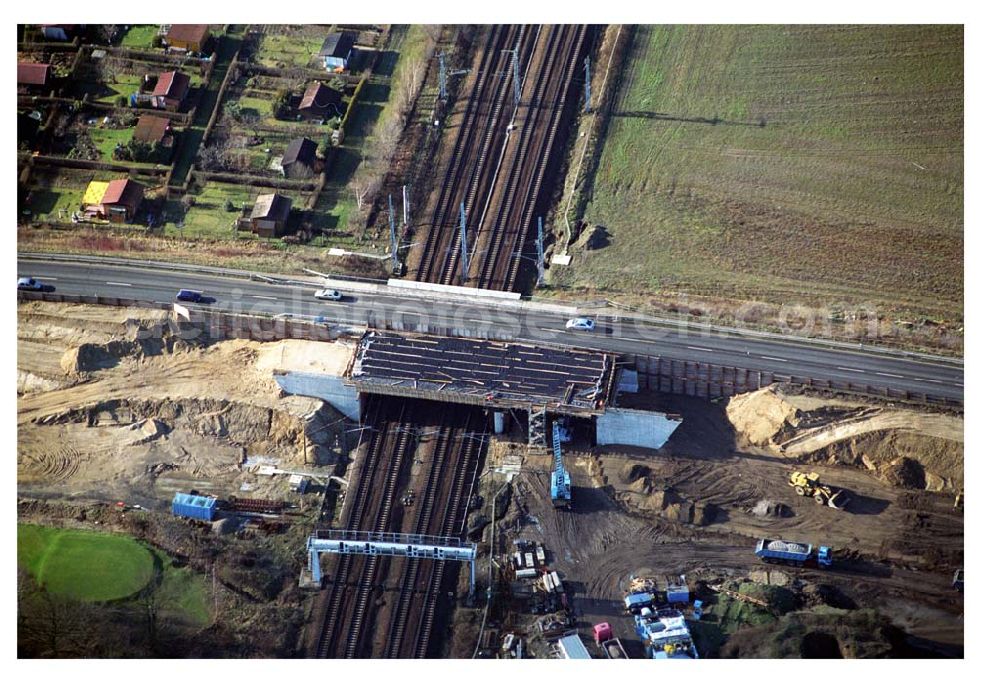 Mahlow / Brandenburg from the bird's eye view: Blick auf die Baustelle der Schälerbau Berlin GmbH an der Ortsumfahrung Mahlow am Gewerbegebiet.