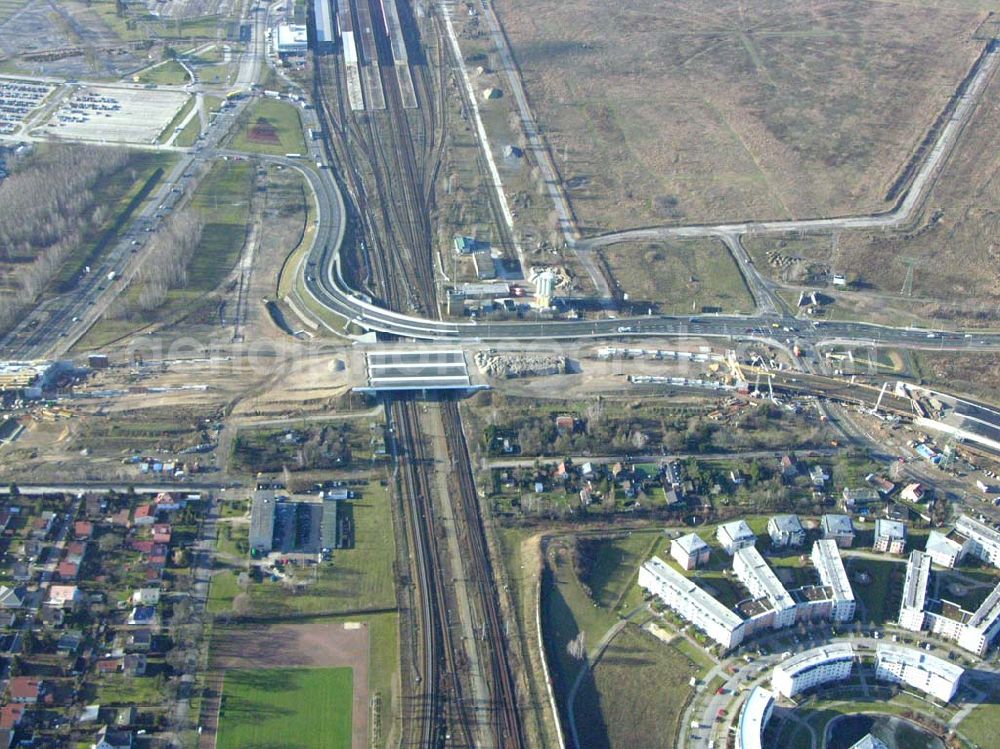 Aerial photograph Schönefeld - Blick auf die fertig gestellte Zufahrtsbrücke am Stadtautobahnzubringer am S-Bahnhof Berlin-Schönefeld. Ein Projekt der Schälerbau Berlin GmbH.