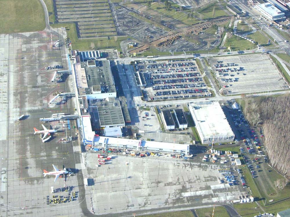 Aerial photograph Schönefeld - Blick auf die fertig gestellte Zufahrtsbrücke am Stadtautobahnzubringer am S-Bahnhof Berlin-Schönefeld. Ein Projekt der Schälerbau Berlin GmbH.