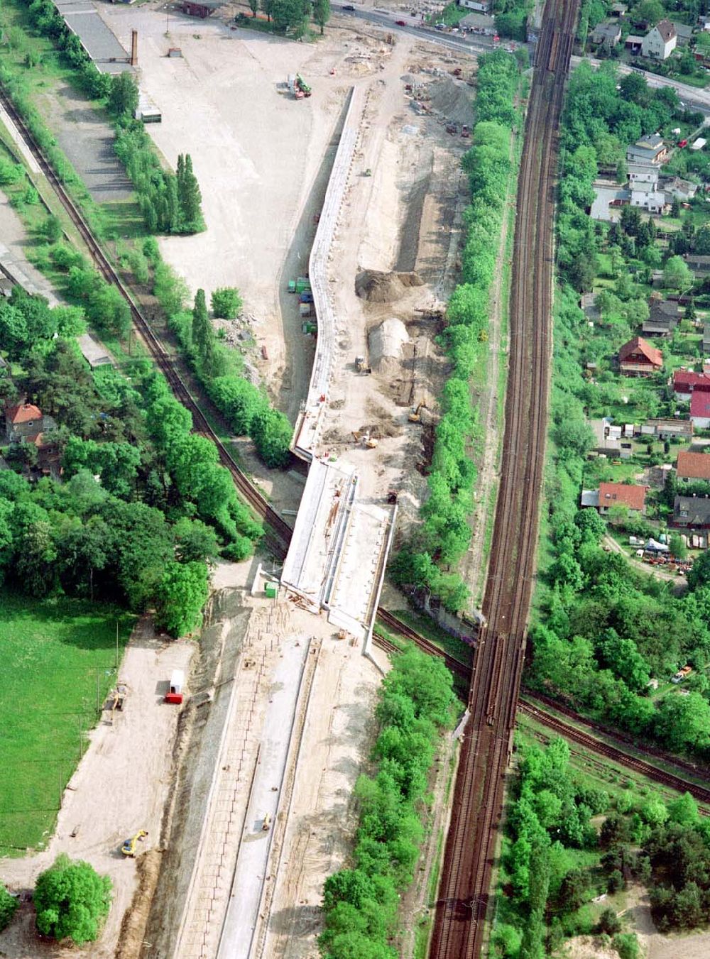 Berlin - Köpenick from the bird's eye view: Brückenbau zwischen der Wuhlheide und Oberschöneweide in Berlin - Köpenick.