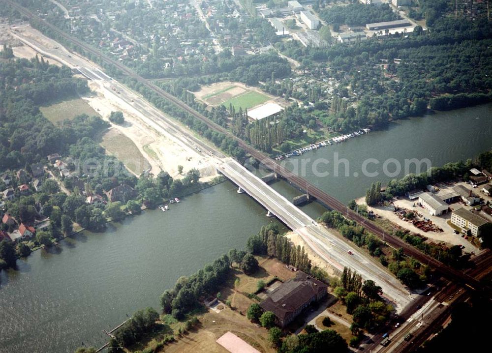 Aerial photograph Berlin - Brückenbau zwischen der Wuhlheide und Oberschöneweide in Berlin - Köpenick.