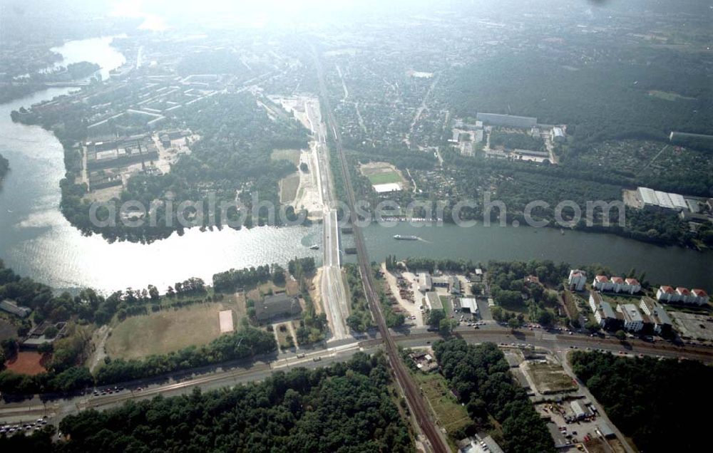 Berlin-Köpenick from the bird's eye view: Brückenbau zwischen der Wuhlheide und Oberschöneweide in Berlin - Köpenick.