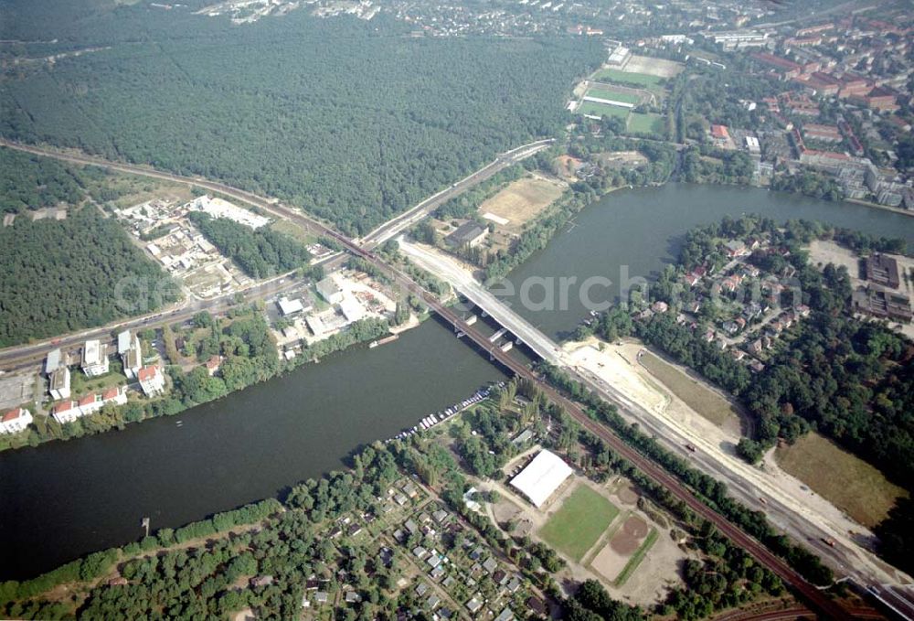 Aerial image Berlin-Köpenick - Brückenbau zwischen der Wuhlheide und Oberschöneweide in Berlin - Köpenick.