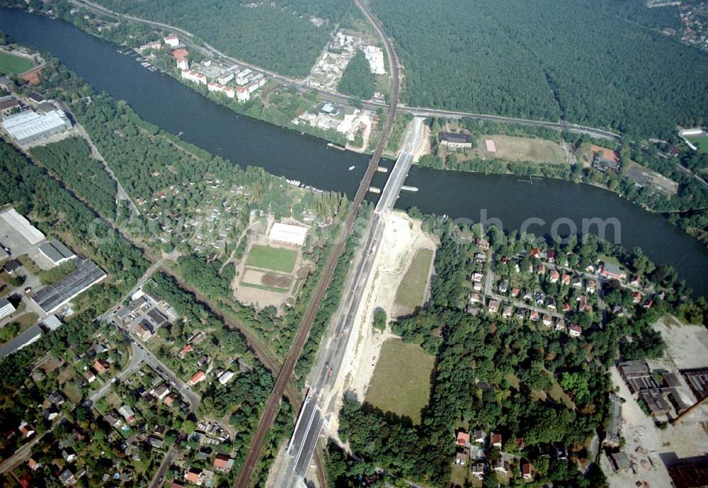 Aerial photograph Berlin-Köpenick - Brückenbau zwischen der Wuhlheide und Oberschöneweide in Berlin - Köpenick.