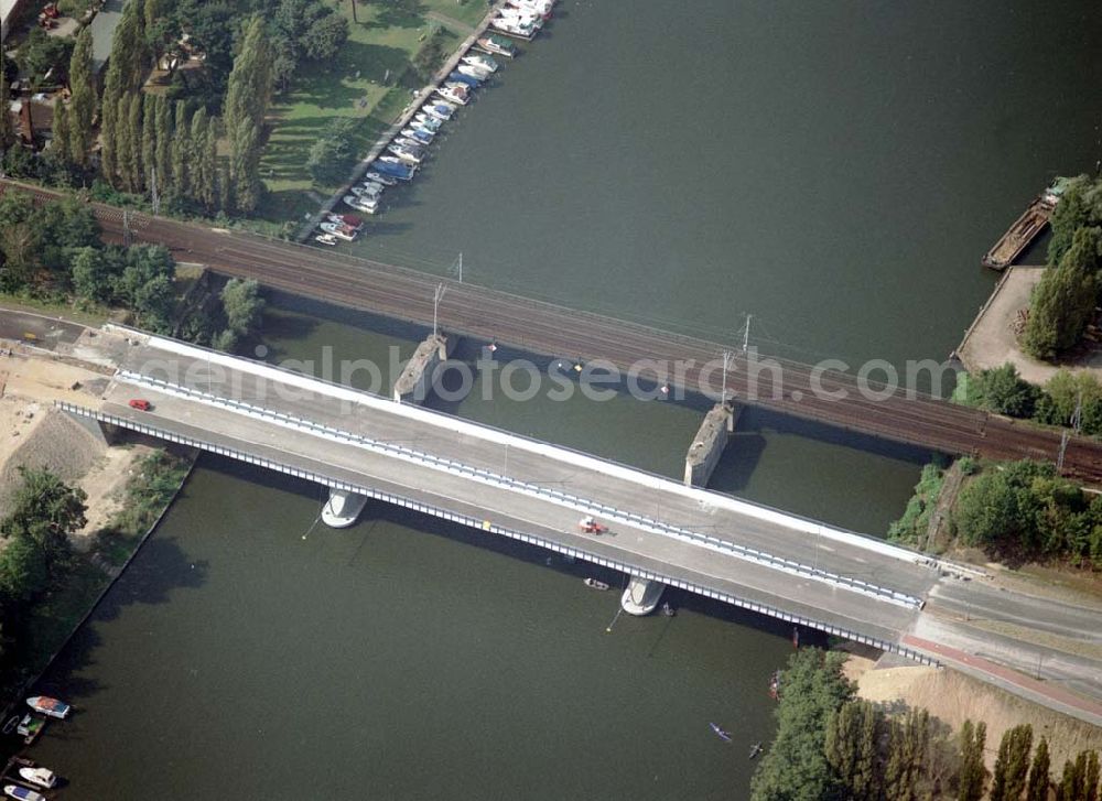 Aerial photograph Berlin-Köpenick - Brückenbau zwischen der Wuhlheide und Oberschöneweide in Berlin - Köpenick.