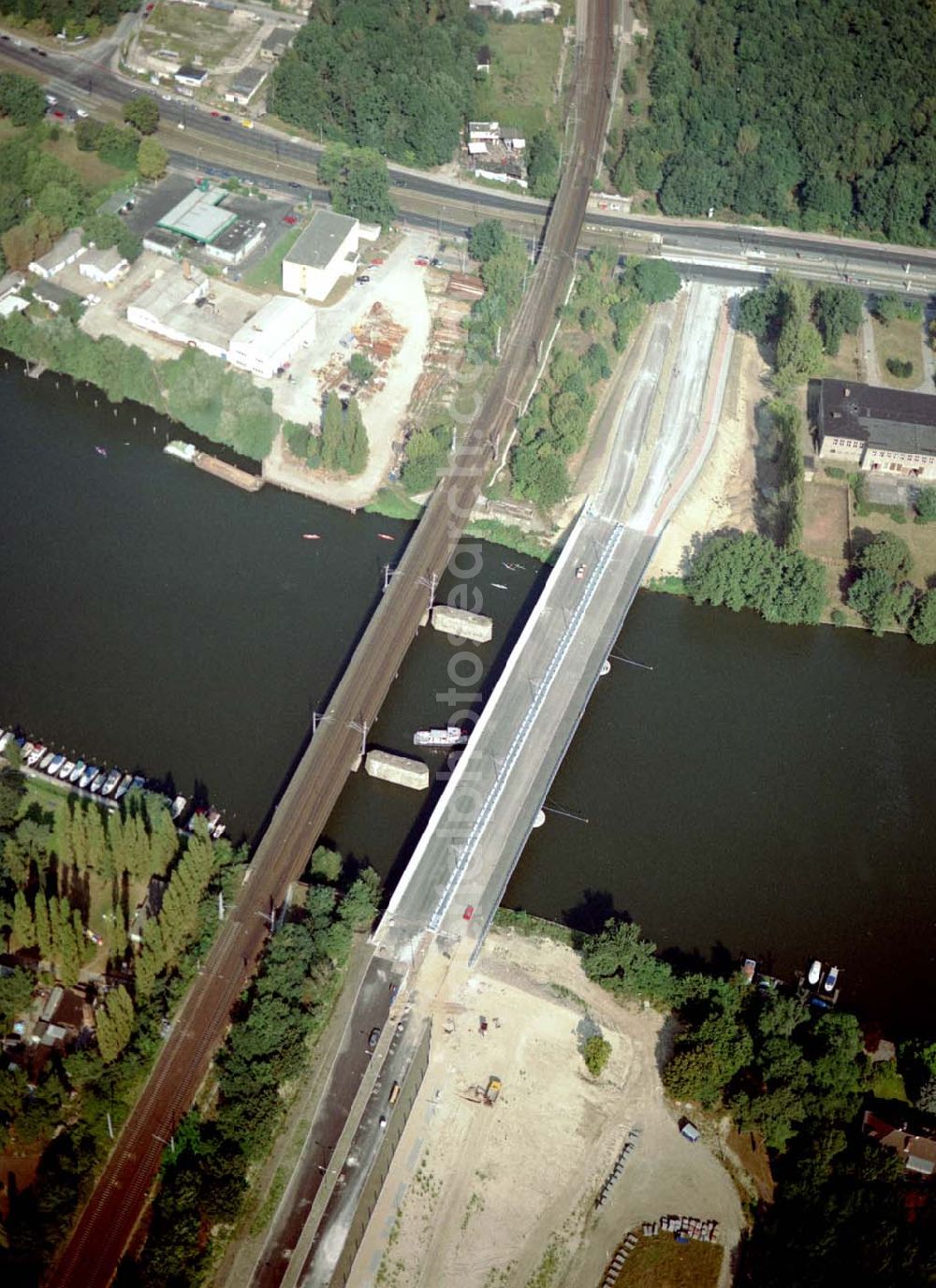 Aerial photograph Berlin-Köpenick - Brückenbau zwischen der Wuhlheide und Oberschöneweide in Berlin - Köpenick.