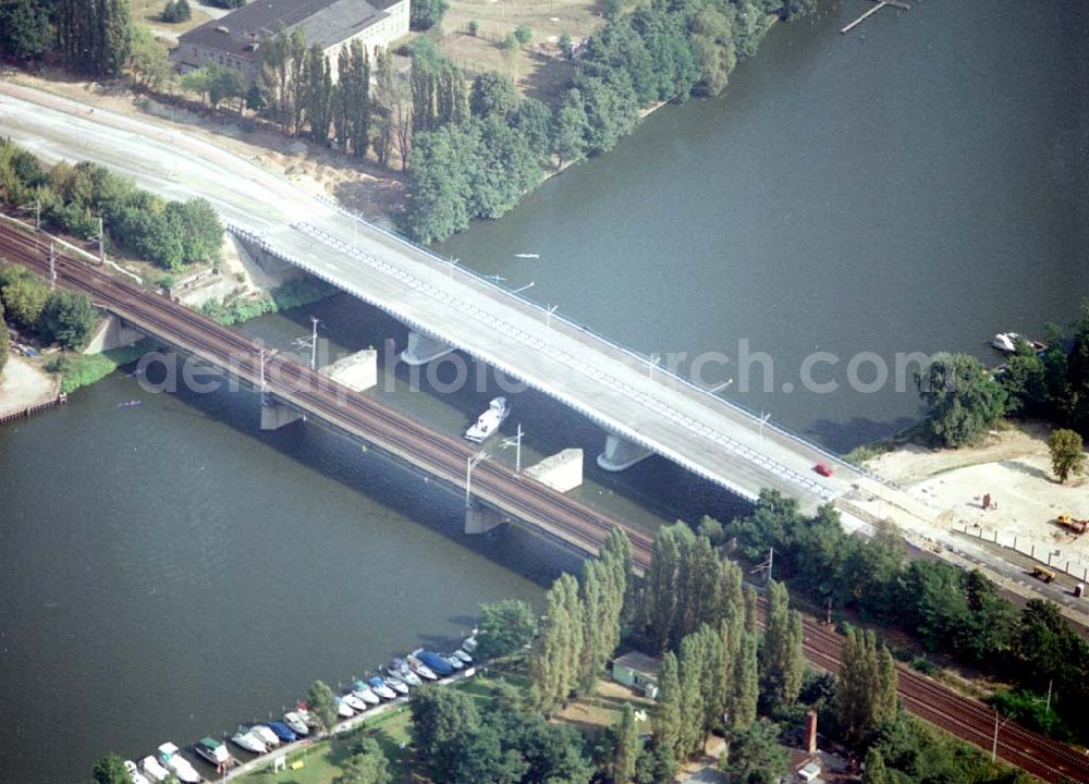 Berlin-Köpenick from the bird's eye view: Brückenbau zwischen der Wuhlheide und Oberschöneweide in Berlin - Köpenick.