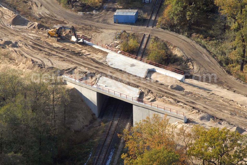 Aerial photograph Rathenow - Blick auf den Bau von Brückensegmenten an der Bahnlinie Berlin-Rathenow am südöstlichen Stadtrand von Rathenow durch die SCHÄLERBAU BERLIN GmbH. Kontakt: Schälerbau Berlin GmbH, Freiheit 10, 13597 Berlin, Telefon +49 (0)30 35 187 03; Mail: info@schaelerbau.de