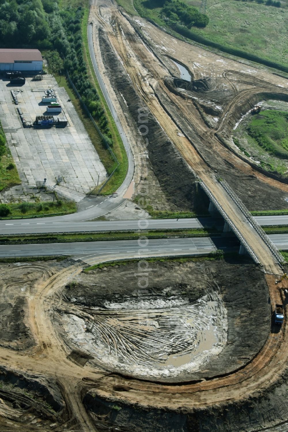 Aerial photograph Borna - Bridge construction along the route and of the route of the highway route B95 to A72 motorway in Borna in the state Saxony