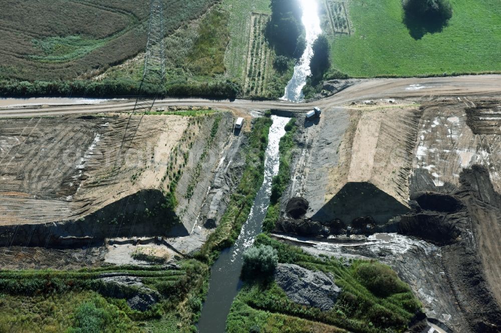 Borna from the bird's eye view: Bridge over the creek Eula along the route and of the route of the highway route B95 to A72 motorway in Borna in the state Saxony