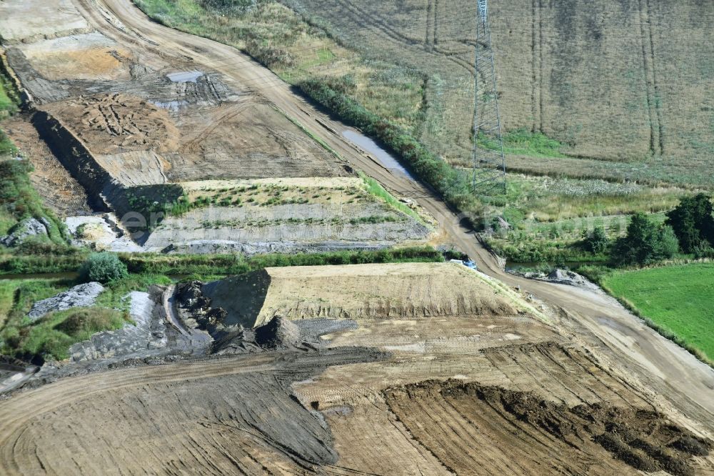 Borna from the bird's eye view: Bridge over the creek Eula along the route and of the route of the highway route B95 to A72 motorway in Borna in the state Saxony