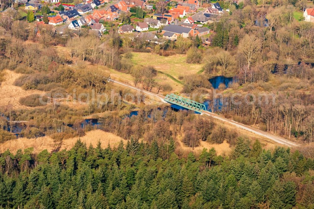 Aerial photograph Bremervörde - Bridge structure for crossing and bridging the track of the railway about the Oste in Bremervoerde in the state Lower Saxony, Germany