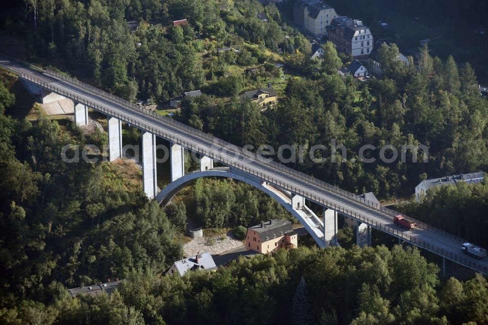 Aue from the bird's eye view: Bridge across Muldental valley in Aue in the state of Saxony. Chemnitzer Strasse crosses the valley and Alberodaer Strasse here