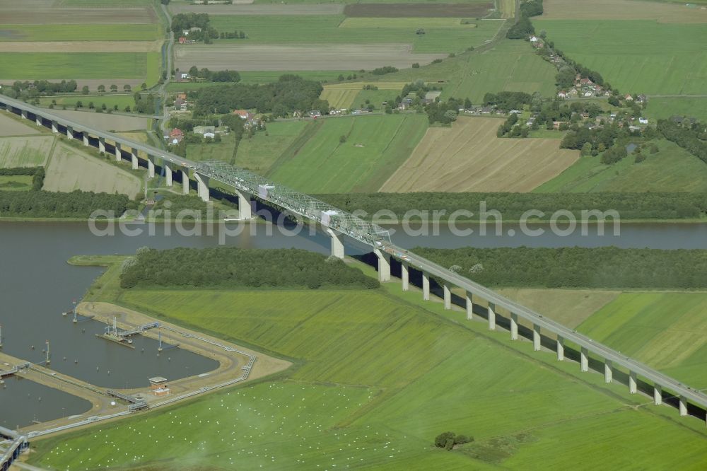 Brunsbüttel from the bird's eye view: Route guidance and traffic lanes in the course of the B 5 Bridge in Brunsbuettel over the Nord-Ostsee-Kanal in the state of Schleswig-Holstein