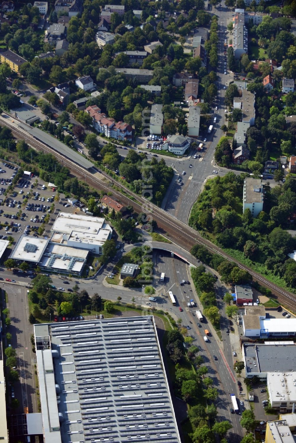 Aerial image Berlin - Bridge structure at the federal road B101 / Marie Allee - Großbeerenstraße along the railway line to the station Marienfelde in Berlin