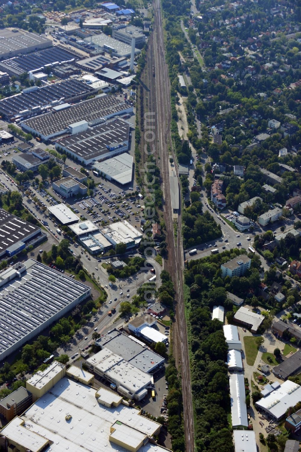 Aerial photograph Berlin - Bridge structure at the federal road B101 / Marie Allee - Großbeerenstraße along the railway line to the station Marienfelde in Berlin