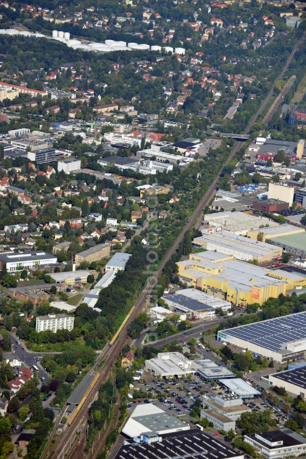 Aerial photograph Berlin - Bridge structure at the federal road B101 / Marie Allee - Großbeerenstraße along the railway line to the station Marienfelde in Berlin